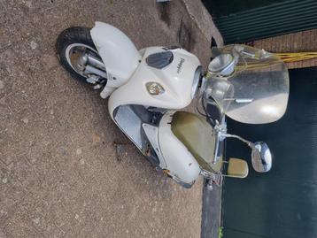 Cross scooter beschikbaar voor biedingen