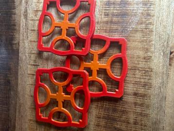 Vintage gietijzeren onderzetter met diepe vlam uit jaren 70  beschikbaar voor biedingen