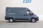 Peugeot Boxer 2.2 BlueHDi 180PK AUTOMAAAT LED CLIMA L2/H2 3., Auto's, Bestelauto's, Stof, Gebruikt, Zwart, 4 cilinders