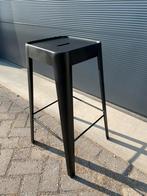 Zwarte barkruk, Huis en Inrichting, Barkrukken, Ophalen, Met voetsteun, 60 tot 90 cm, Zo goed als nieuw