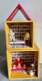 Vintage houten poppenhuis kijkkastje huisje en Maileg behang, Ophalen of Verzenden, Zo goed als nieuw, Poppenhuis