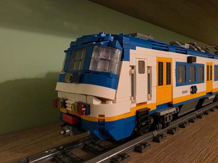 MOC bouwpakket Stadstrein NS met aandrijfmotoren, Kinderen en Baby's, Speelgoed | Duplo en Lego, Zo goed als nieuw, Lego, Complete set