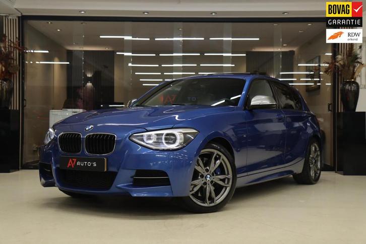 BMW 1-serie M135i xDrive High Executive M PANO/CARPLAY/LEER/, Auto's, BMW, Bedrijf, Te koop, 1-Serie, 4x4, ABS, Achteruitrijcamera