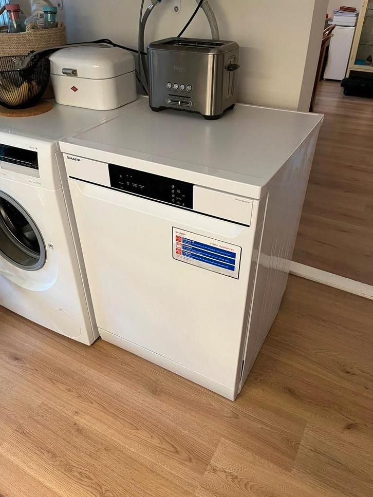 Sharp vaatwasser QWNA1BF47EW, Witgoed en Apparatuur, Vaatwasmachines, Zo goed als nieuw, Vrijstaand, 85 tot 90 cm, 45 tot 60 cm