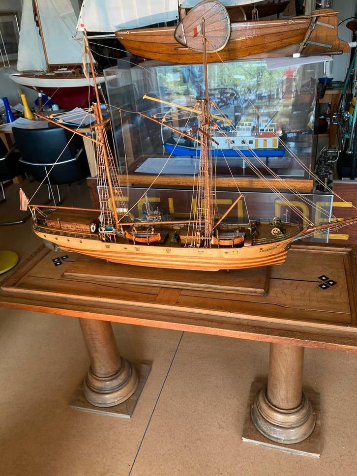 Scheepsmodel Werfmodel Schoener ANGELINA met Vitrine 1910, Verzamelen, Scheepvaart, Gebruikt, Schaalmodel, Zeilboot, Ophalen
