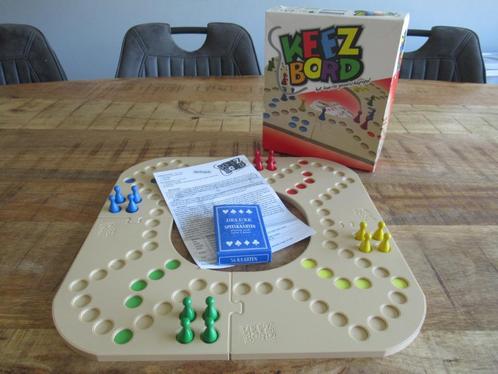 keezbord keezspel  keezen 4 persoons kunststof als nieuw, Hobby en Vrije tijd, Gezelschapsspellen | Bordspellen, Zo goed als nieuw