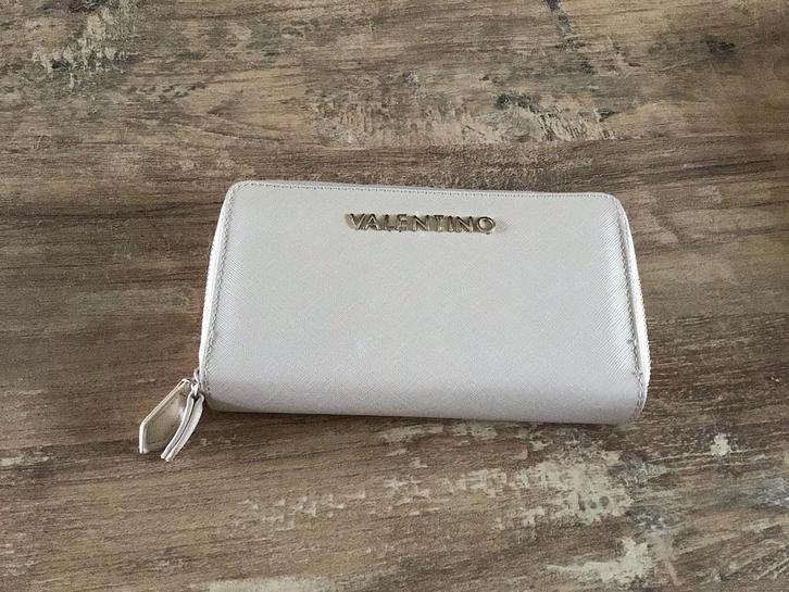 Mario Valentino Portemonnee - Prachtig!, Sieraden, Tassen en Uiterlijk, Portemonnees, Zo goed als nieuw, Overige merken, Beige