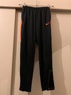 Nike trainingsbroek mt 147-158, Jongen of Meisje, Ophalen of Verzenden, Sport- of Zwemkleding, Zo goed als nieuw