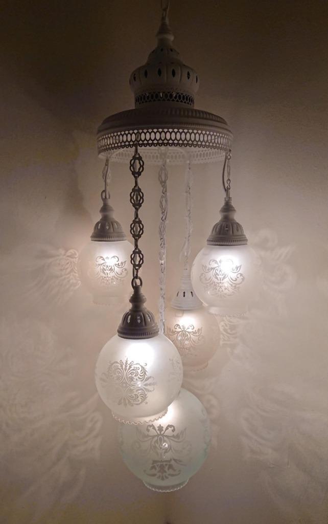 Hanglamp met 5 glazen bollen, Huis en Inrichting, Lampen | Hanglampen, Nieuw, 75 cm of meer, Glas, Metaal, Ophalen of Verzenden