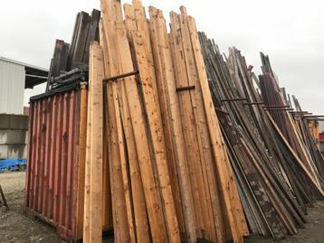 Diverse kopmaten en lengtes vuren gebruikte balken. (€2/m1) beschikbaar voor biedingen