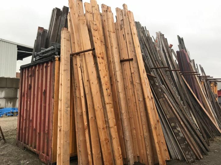 Diverse kopmaten en lengtes vuren gebruikte balken. (€2/m1), Doe-het-zelf en Verbouw, Hout en Planken, Gebruikt, Balk, Vuren, 300 cm of meer