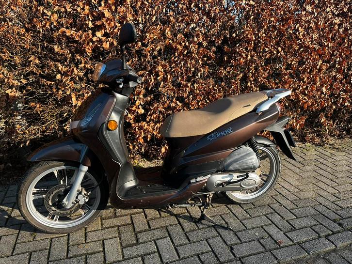 Scooter Peugeot Tweet geel kenteken., Fietsen en Brommers, Scooters | Peugeot, Gebruikt, Overige modellen, Maximaal 45 km/u, Benzine