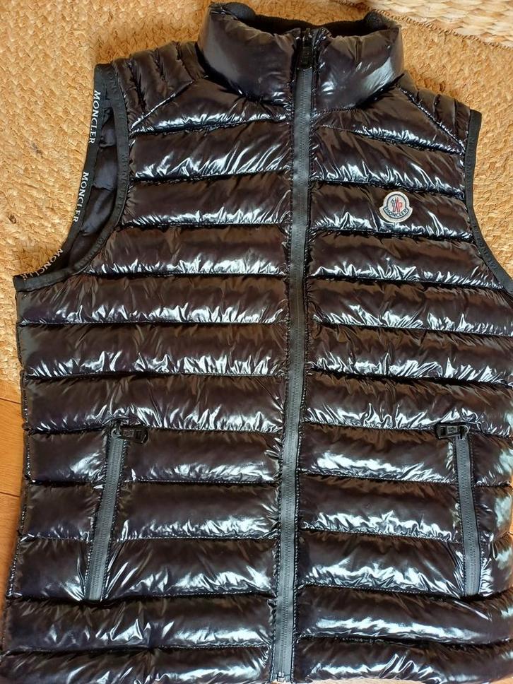 Moncler Bodywarmer - Stijlvol designef 36 valt ruim vest jas, Kleding | Dames, Bodywarmers, Zo goed als nieuw, Zwart, Ophalen of Verzenden