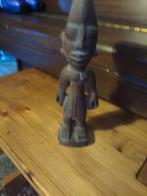 Hand gesneden houten beeld uit Nigeria, Antiek en Kunst, Kunst | Beelden en Houtsnijwerken, Ophalen of Verzenden