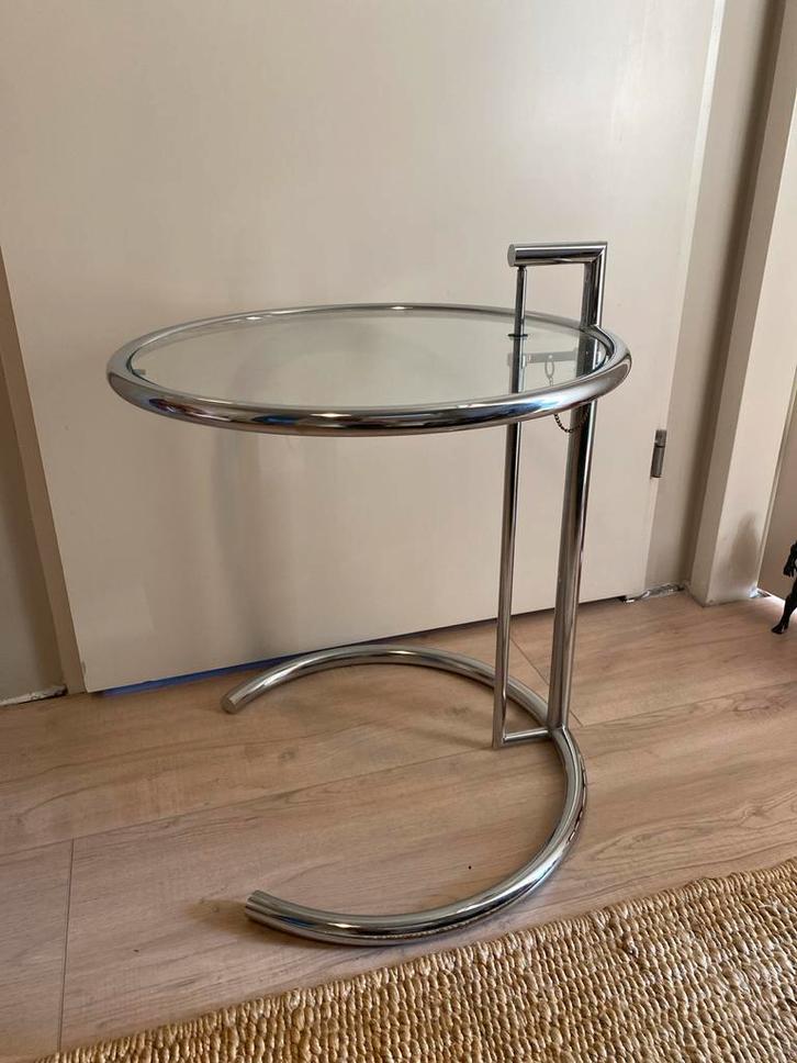 Eileen Gray Replica Bijzettafel - Chroom, Verstelbaar, Huis en Inrichting, Tafels | Salontafels, Zo goed als nieuw, Minder dan 50 cm