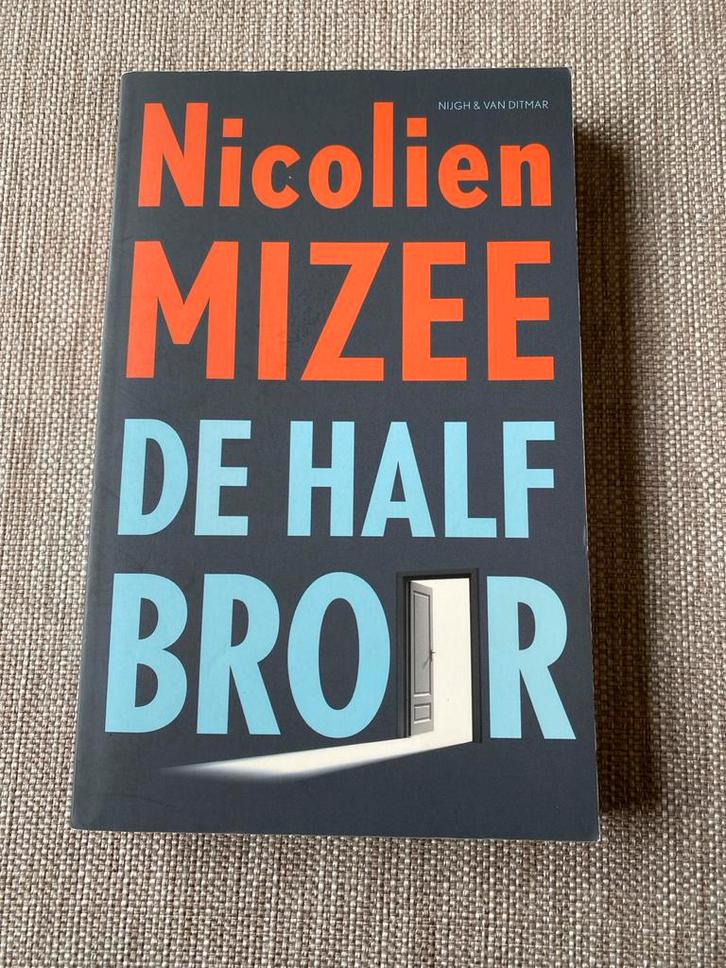 Nicolien Mizee - De halfbroer, Boeken, Literatuur, Zo goed als nieuw, Ophalen of Verzenden