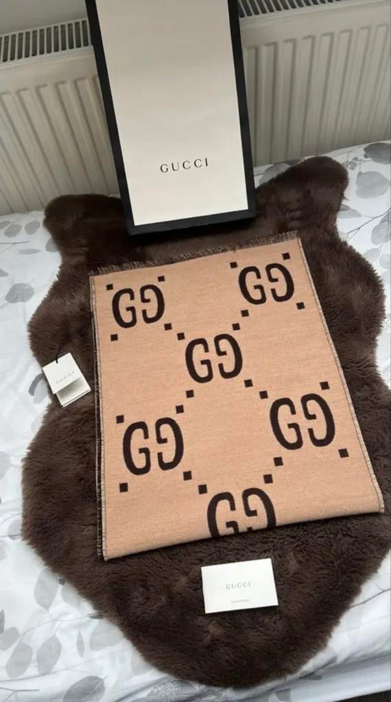 Gucci GG Jacquard Wollen Zijden Sjaal - Zo Goed Als Nieuw, Ophalen of Verzenden, Zo goed als nieuw