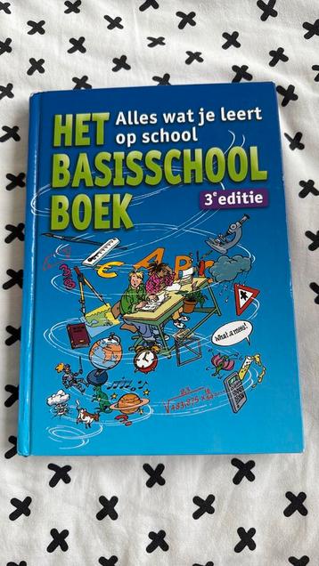 Het basisschoolboek beschikbaar voor biedingen