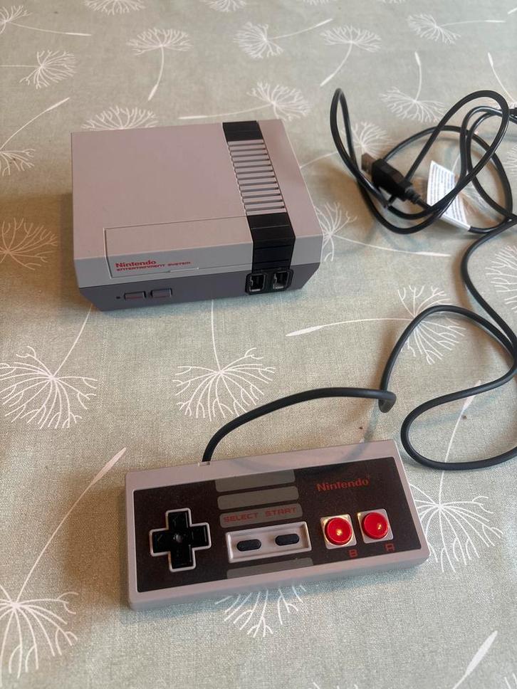 Nintendo NES Classic Mini met controller + verlengsnoer, Spelcomputers en Games, Spelcomputers | Nintendo NES, Gebruikt, Met 1 controller