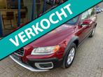 Volvo XC70 3.2 Momentum AWD Automaat LEER / TREKHAAK / YOUNG, Auto's, Automaat, 238 pk, Gebruikt, Beige
