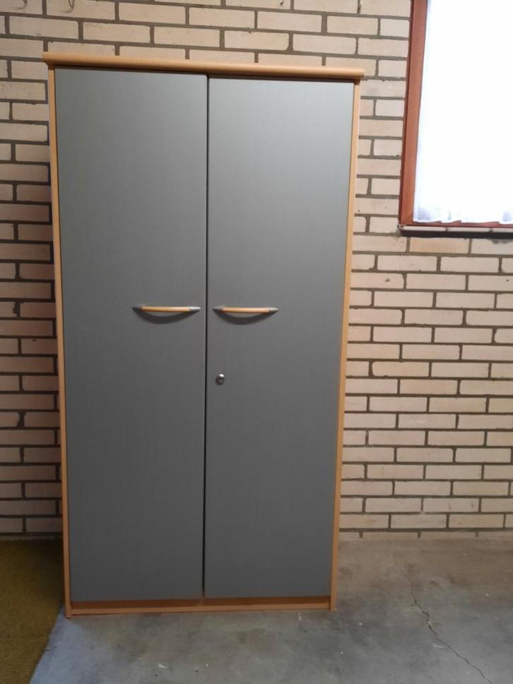 Lage kast met twee deuren, Huis en Inrichting, Kasten | Overige, Gebruikt, Ophalen