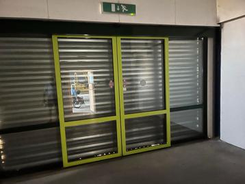 Roldeuren & Schuifdeuren - Winkel/Kantoor beschikbaar voor biedingen