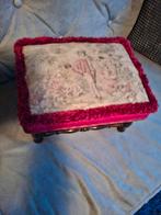 Antiek voetenbankje., Ophalen of Verzenden, Rechthoekig, Minder dan 50 cm