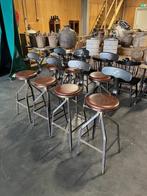 8 Stoere Industriele Barkrukken van het merk Satelliet, Ophalen, 60 tot 90 cm, Metaal, In hoogte verstelbaar