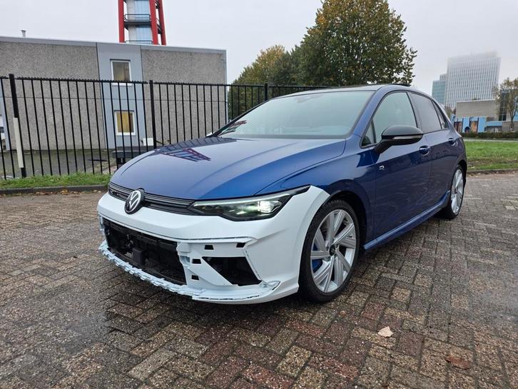 Volkswagen Golf 8.5 R 300PK 2025 Pano Akra Assist bomvol, Auto diversen, Schadeauto's, Volkswagen, Automaat, Benzine, Hatchback