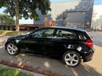 BMW 1-serie 118i clima afneembaar trekhaak, Auto's, 1-Serie, 65 €/maand, Achterwielaandrijving, Zwart