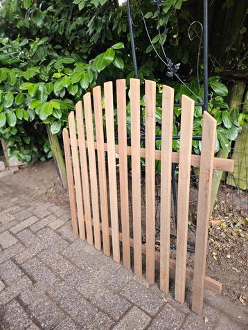 Prachtig luxe 35m hardhout hekwerk met blinde verbinding beschikbaar voor biedingen