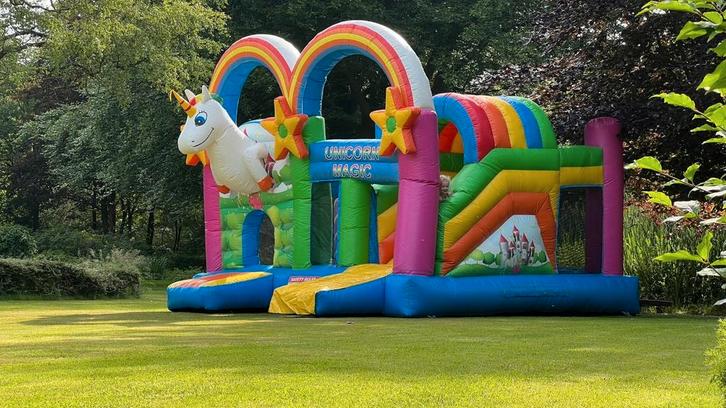 Te huur: Eenhoorn springkussen multiplay Unicorn 5,5 x 5m, Hobby en Vrije tijd, Feestartikelen | Verhuur, Overige, Ophalen