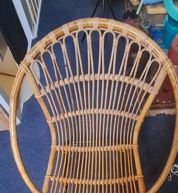 Rotan stoel beschikbaar voor biedingen