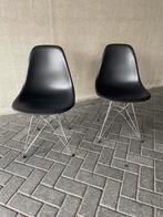 Design stoel Vitra ontworpen door Eames., Huis en Inrichting, Ophalen, Kunststof, Gebruikt, Twee