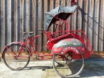 Echte vintage Riksja fietstaxi beschikbaar voor biedingen