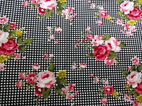 Lapje zwart witte blokjes met roze rozen * 85 x 140 cm, Hobby en Vrije tijd, Stoffen en Lappen, Gebruikt, Katoen, 30 tot 120 cm
