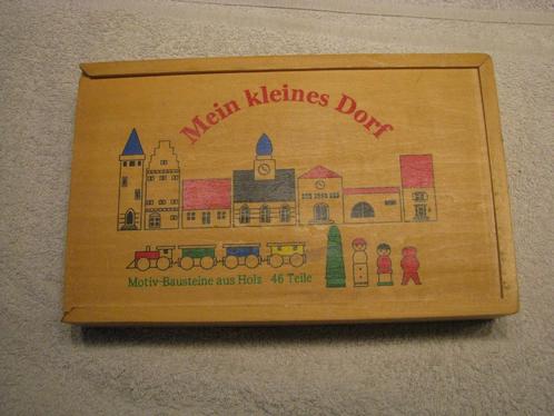 Houten kist met houten huisjes enz, Kinderen en Baby's, Speelgoed | Houten speelgoed, Gebruikt, Overige typen, Ophalen of Verzenden