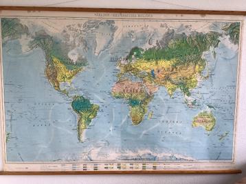 Wereld schoollandkaart 2.10 x 1.35 van medio 1970 beschikbaar voor biedingen