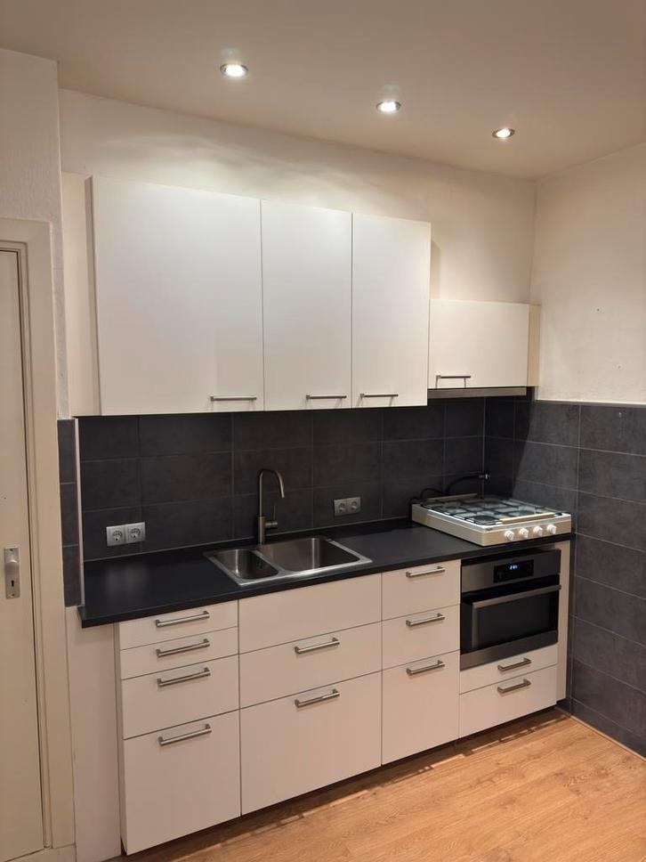 Moderne complete keuken – zeer nette staat, Huis en Inrichting, Keuken | Complete keukens, Zo goed als nieuw, Enkelwandige keuken