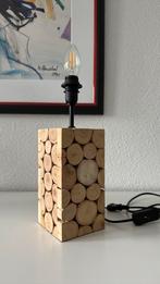 Houten tafellamp van allemaal boomstammetjes, Huis en Inrichting, Lampen | Tafellampen, Ophalen of Verzenden, Zo goed als nieuw