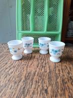 4 Vintage eierdopjes Arcopal Veronica vergeet-me-nietjes, Ophalen of Verzenden, Glas, Overige stijlen, Overige typen