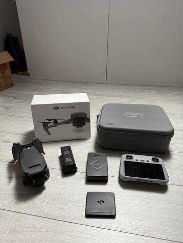 DJI Mavic 3 V2.0 Cine - 2 Batterijen + smartcontroller NIEUW beschikbaar voor biedingen
