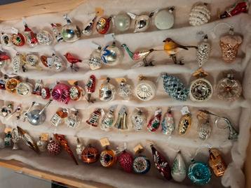 Oude kerstballen en meer beschikbaar voor biedingen