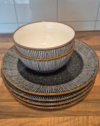Xenos Bambi servies 2 kommen 4 Borden, Antiek en Kunst, Antiek | Servies los, Ophalen