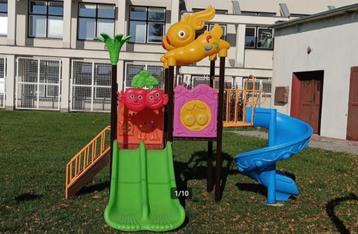 buiten kinder speelplaats  beschikbaar voor biedingen