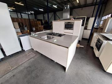 Complete keuken Compleet met APP 120Keukens op voorraad 2831 beschikbaar voor biedingen