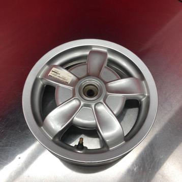 PIAGGIO VESPA PRIMAVERA ACHTERWIEL ORIGINEEL  / Chrome NIEUW beschikbaar voor biedingen