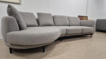 Organische design hoekbank van Henders&Hazel  beschikbaar voor biedingen