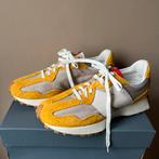 Nieuw in doos New Balance 327 - Geel/Beige - Maat 42,5 (9), Kleding | Dames, Schoenen, Geel, New Balance, Nieuw, Ophalen of Verzenden