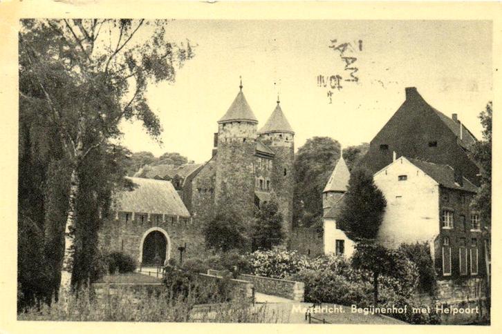 Maastricht, Begijnenhof met Helpoort - 1954 gelopen, Verzamelen, Ansichtkaarten | Nederland, Gelopen, Limburg, Voor 1920, Ophalen of Verzenden